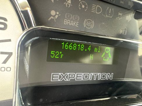 Used 2011 Ford Expedition XLT image 17