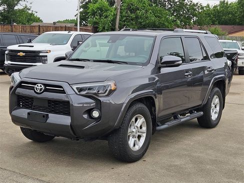 Used 2022 Toyota 4Runner SR5 Premium image 3