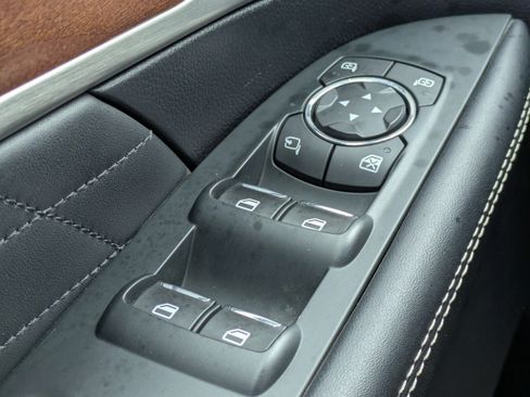 Used 2018 Ford Explorer Platinum AWD/4WD image 25