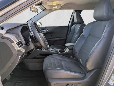 Used 2022 Mitsubishi Outlander SE image 16