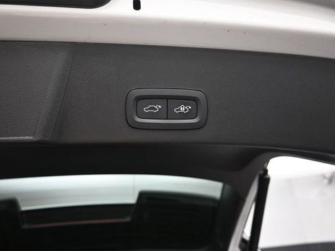 Used 2023 Volvo XC40 B5 Plus w/ Protection Package Premier AWD/4WD image 32