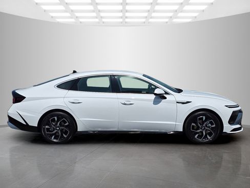 New 2025 Hyundai Sonata SEL image 6