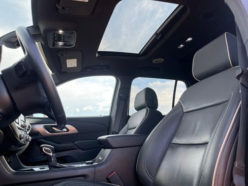 Used 2023 Chevrolet Traverse Premier w/ Redline Edition image 24