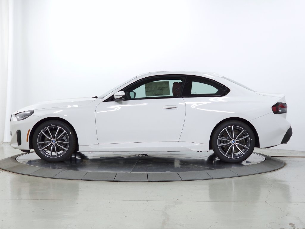 New 2026 BMW 230i xDrive Coupe w/ Convenience Package AWD/4WD image 4
