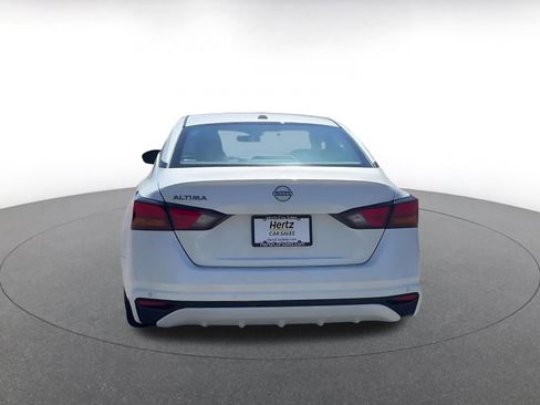 Used 2025 Nissan Altima 2.5 SV image 10