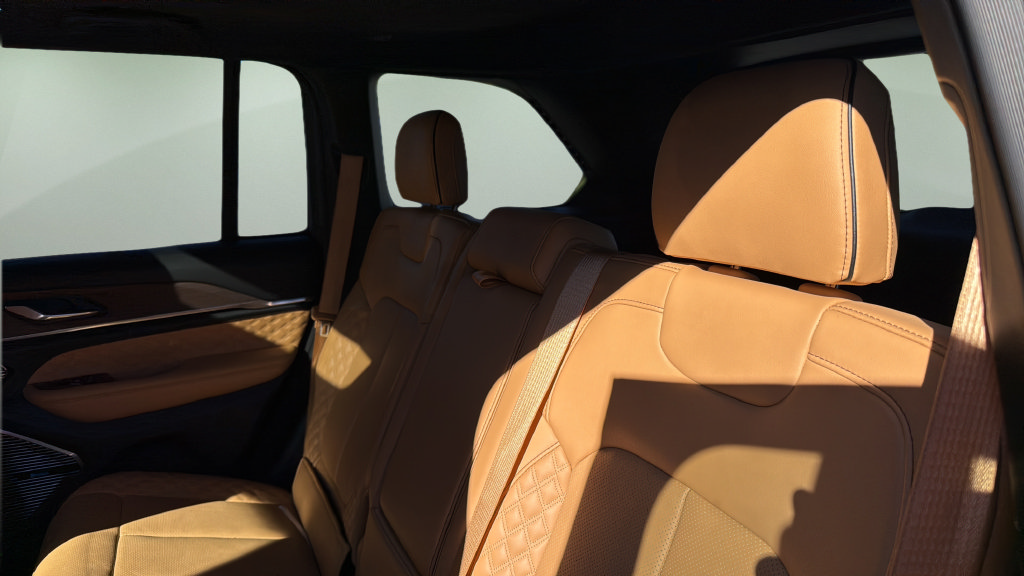 Used 2024 Jeep Grand Cherokee Summit AWD/4WD image 19