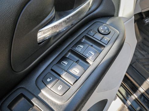 Used 2019 Dodge Grand Caravan SE w/ UConnect Hands-Free Group image 15