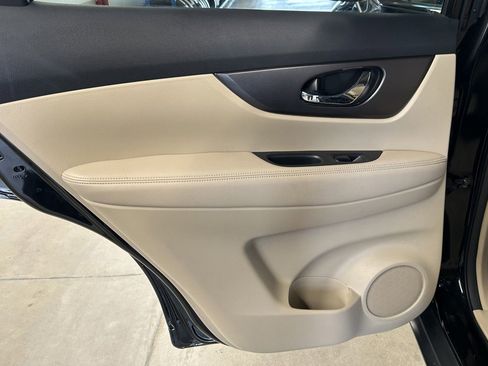 Used 2015 Nissan Rogue SV image 12