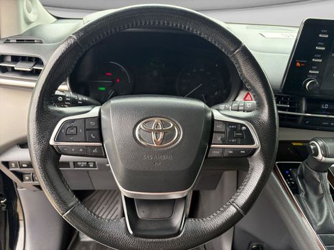 Certified 2022 Toyota Sienna XLE w/ XLE Plus Package FWD image 8
