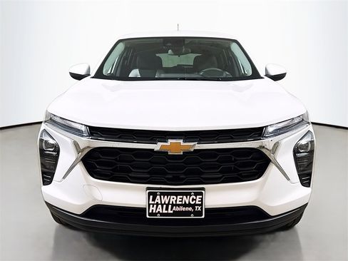 New 2026 Chevrolet Trax LS w/ LS Convenience Package image 2