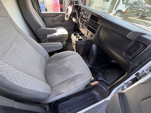 Used 2017 Chevrolet Express 3500 image 14