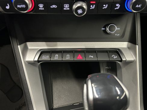 Used 2025 Audi Q3 2.0T Premium image 31