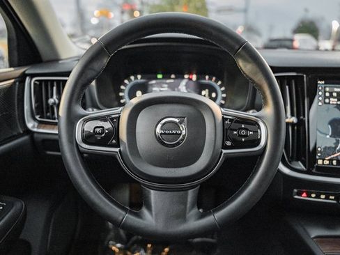 Used 2023 Volvo V60 B5 Cross Country Plus image 29