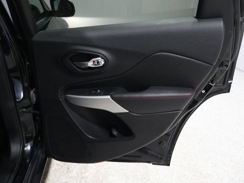 Used 2018 Jeep Cherokee Trailhawk w/ Comfort/Convenience Group image 22