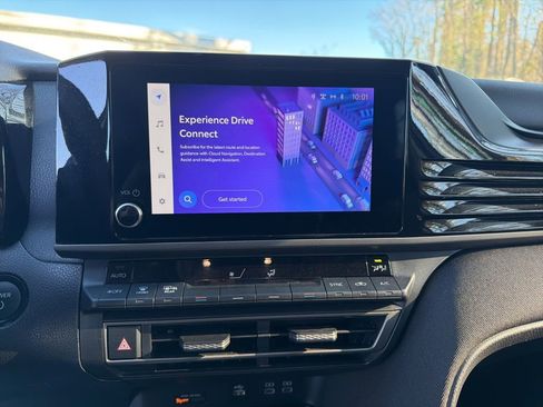 Used 2025 Toyota Camry SE image 18