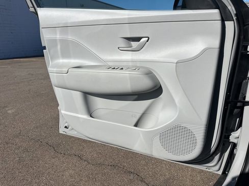 Used 2025 Hyundai Kona SEL image 18