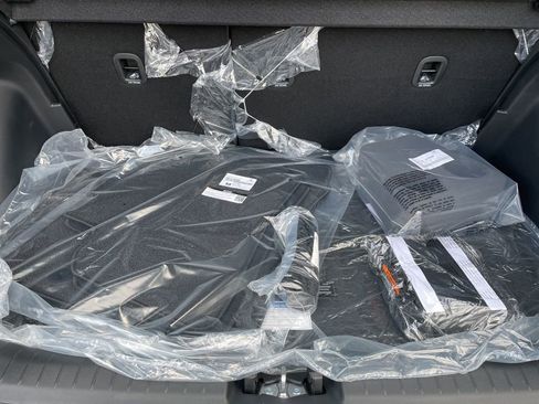 New 2026 Hyundai Venue SE image 16