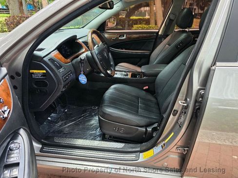 Used 2013 Hyundai Equus Signature RWD image 23