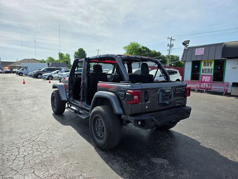 Used 2019 Jeep Wrangler Unlimited Sahara w/ Safety Group AWD/4WD image 17