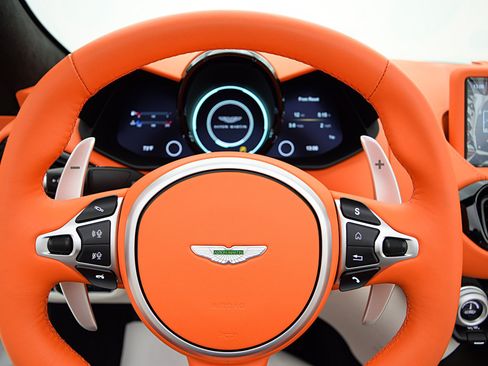 Used 2023 Aston Martin V8 Vantage Roadster RWD image 37