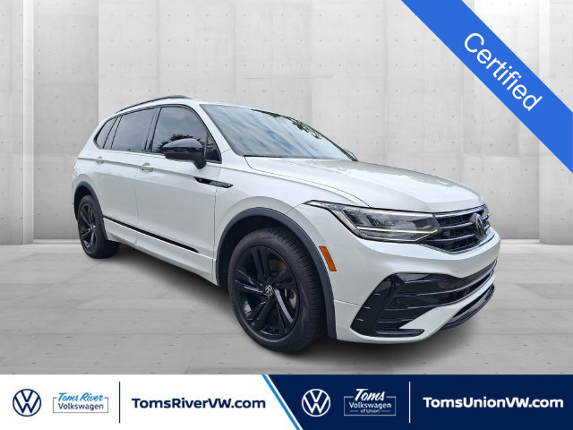 Certified 2023 Volkswagen Tiguan SE R-Line AWD/4WD image 1