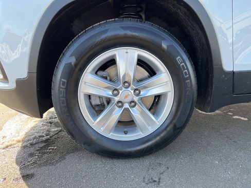 Used 2019 Chevrolet Trax LT w/ LT Convenience Package image 9