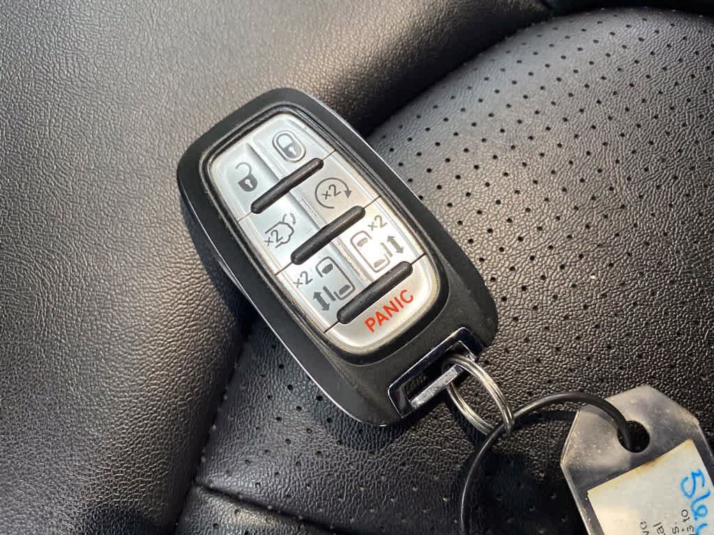 Used 2024 Chrysler Pacifica Touring-L FWD image 28