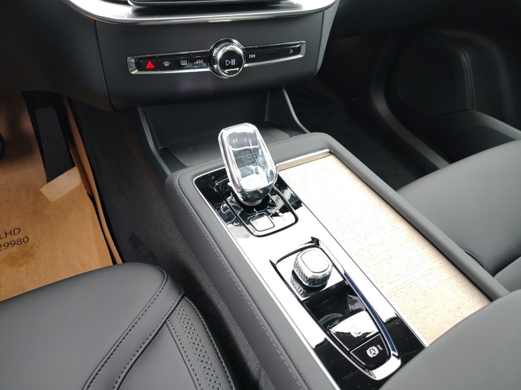 New 2027 Volvo XC90 B5 Core AWD/4WD image 32