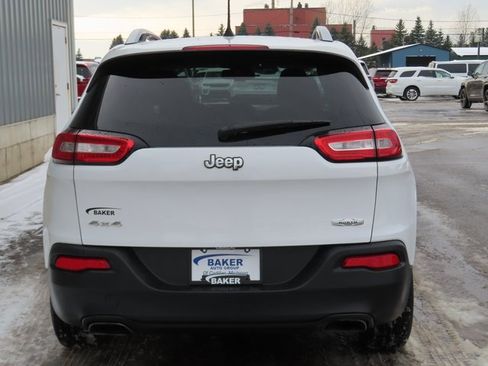 Used 2018 Jeep Cherokee Latitude w/ Comfort & Convenience Group image 9