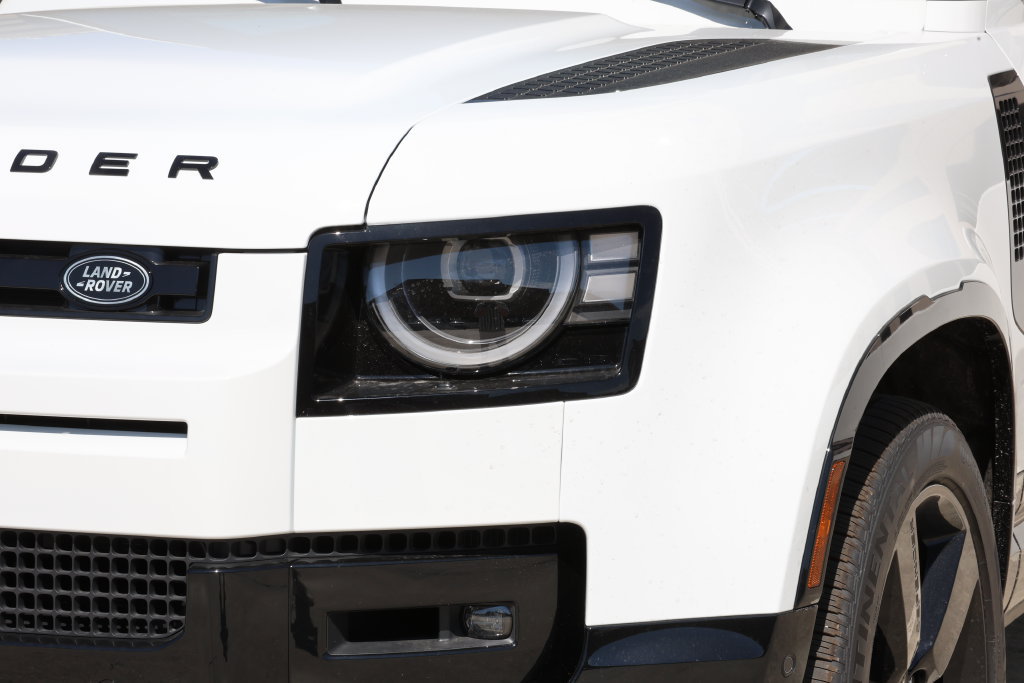 New 2026 Land Rover Defender 110 X-Dynamic SE AWD/4WD image 5