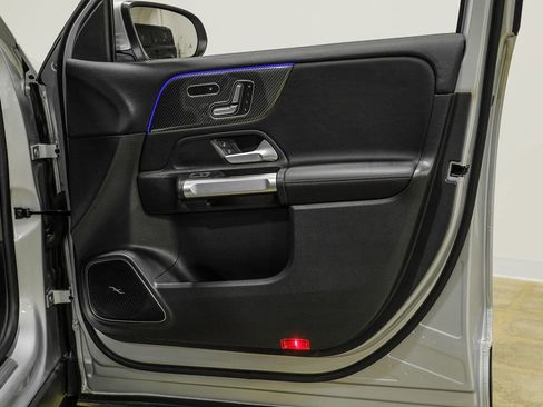 Used 2024 Mercedes-Benz GLB 35 AMG 4MATIC image 43