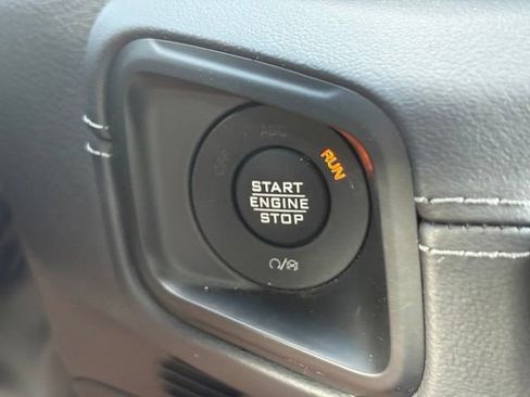 Used 2025 Jeep Wrangler Unlimited Rubicon AWD/4WD image 19
