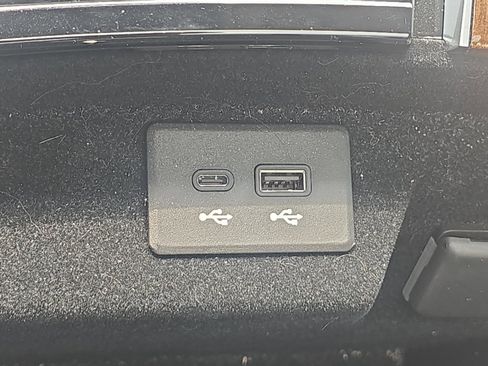 Used 2025 Cadillac Escalade Sport Platinum w/ LPO, Floor Liner Package AWD/4WD image 18