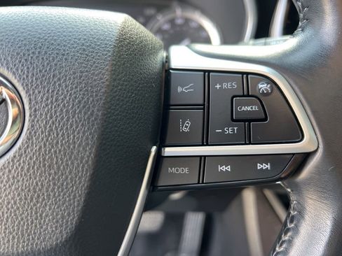 Used 2022 Toyota Highlander XSE image 14