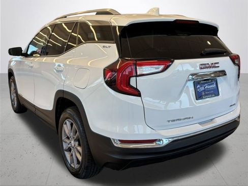 Used 2024 GMC Terrain SLT image 10
