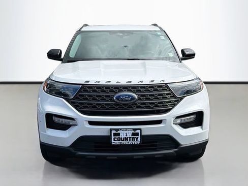 Used 2023 Ford Explorer XLT w/ Equipment Group 202A AWD/4WD image 2