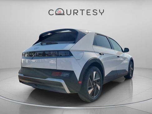 New 2026 Hyundai Ioniq 5 SEL image 3