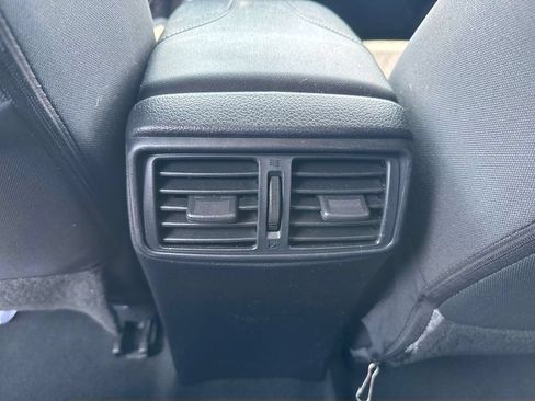 Used 2019 Nissan Rogue SV AWD/4WD image 16
