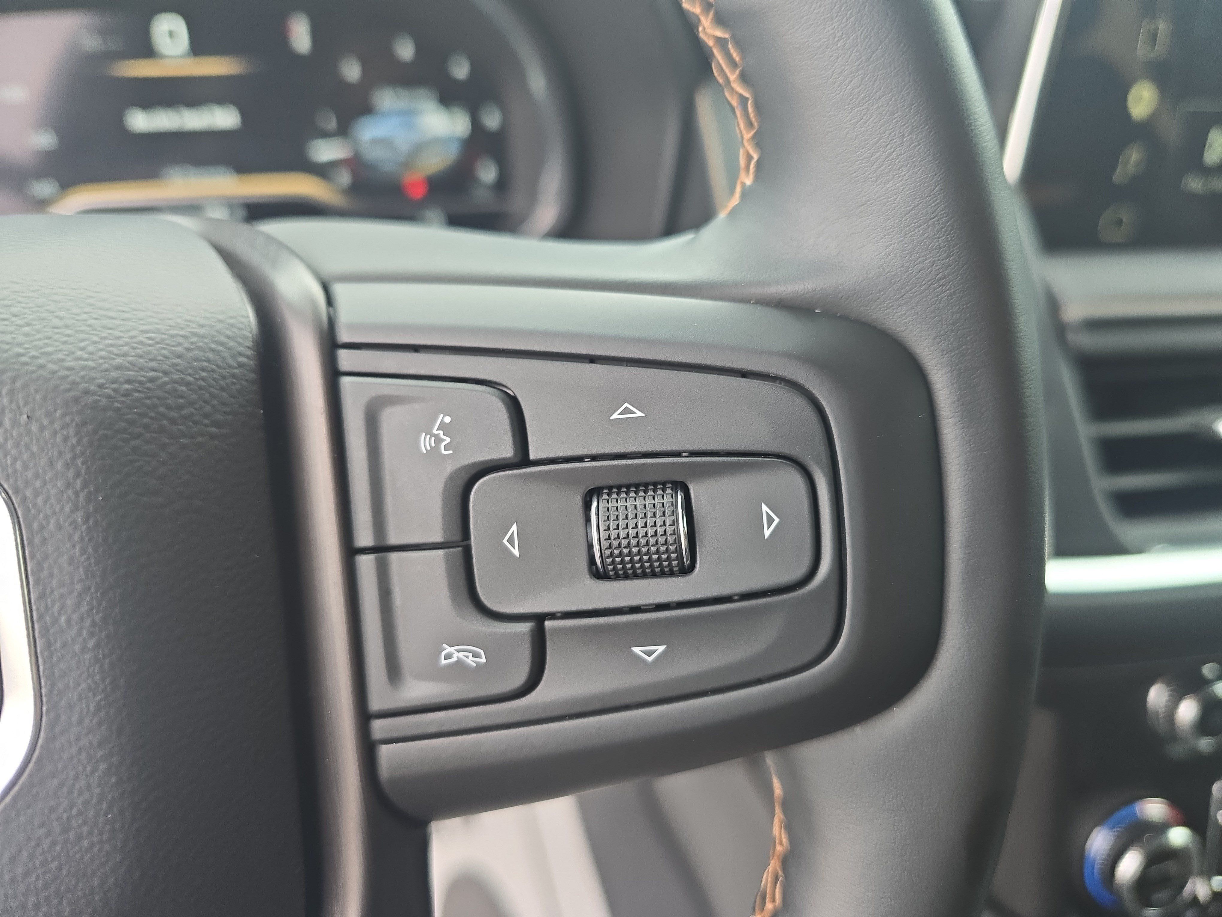 Used 2024 GMC Yukon XL AT4 w/ Technology Package AWD/4WD image 18