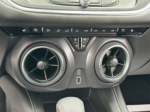 Used 2025 Chevrolet Blazer LT image 34