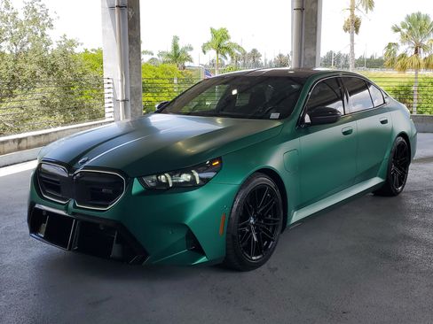 Used 2025 BMW M5 w/ Carbon Package AWD/4WD image 4