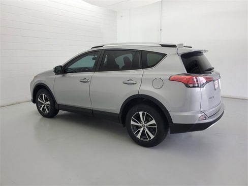 Used 2016 Toyota RAV4 XLE image 7