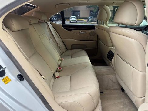 Used 2011 Lexus LS 460 w/ Comfort Pkg RWD image 13