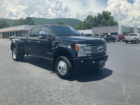 Used 2018 Ford F450 Platinum w/ Platinum Ultimate Package AWD/4WD image 3