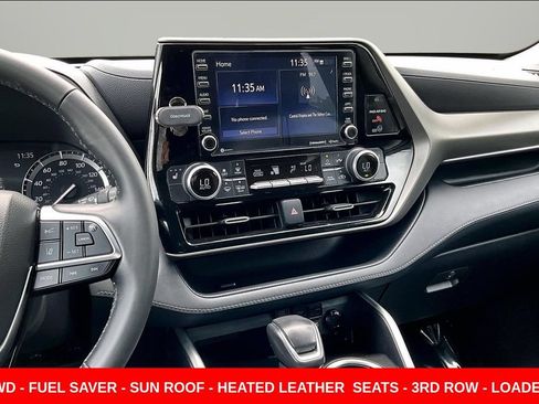 Used 2021 Toyota Highlander XLE AWD/4WD image 9