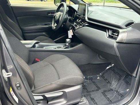 Used 2019 Toyota C-HR LE FWD image 8