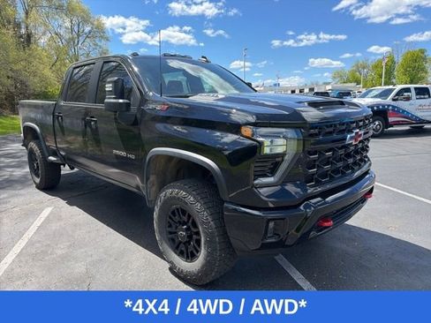 Used 2024 Chevrolet Silverado 2500 ZR2 w/ Technology Package AWD/4WD image 2