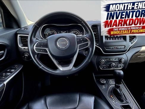 Used 2021 Jeep Cherokee Latitude Plus AWD/4WD image 9