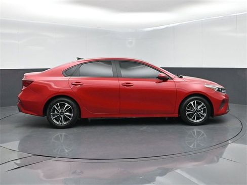 Used 2024 Kia Forte LXS image 9