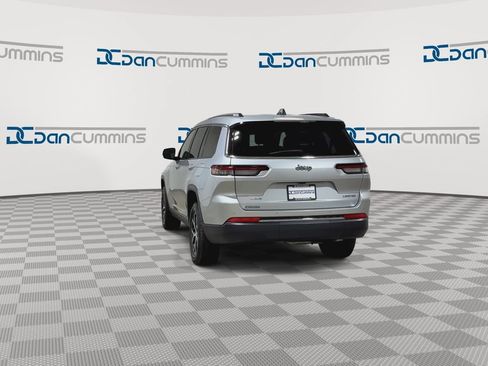 Used 2023 Jeep Grand Cherokee L Limited AWD/4WD image 8
